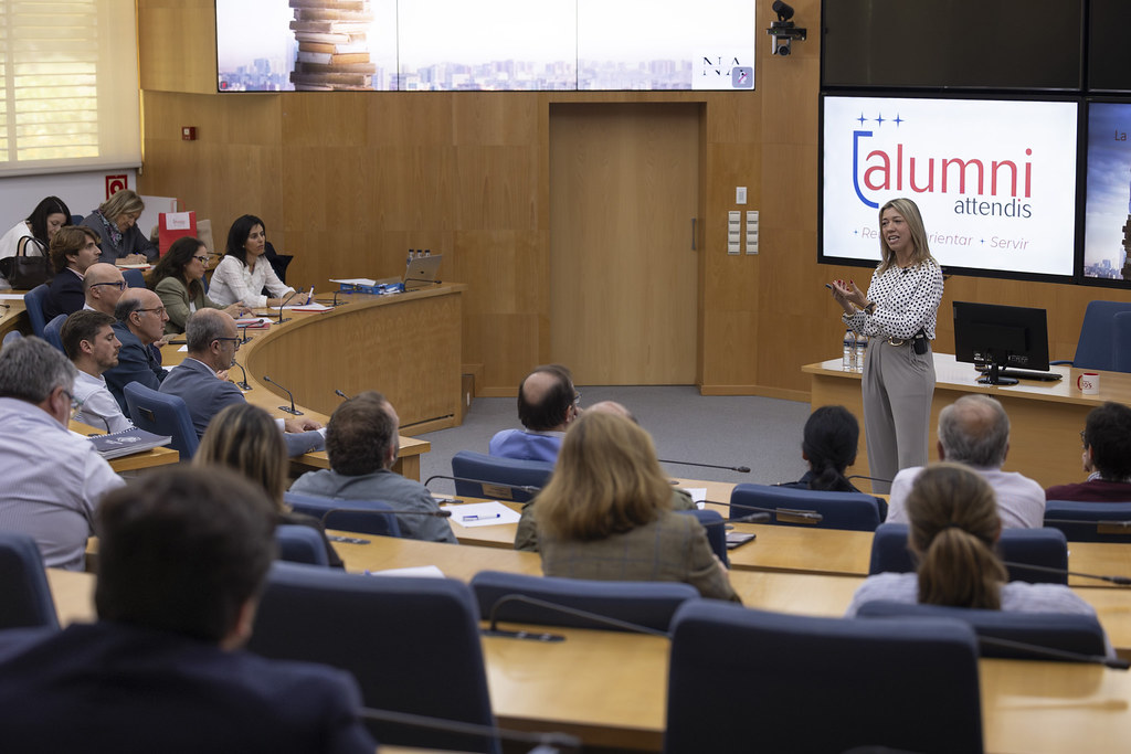 Conferencia de la Dra. Elena Gallardo para el III Encuentro de Juntas Directivas Alumni Attendis 